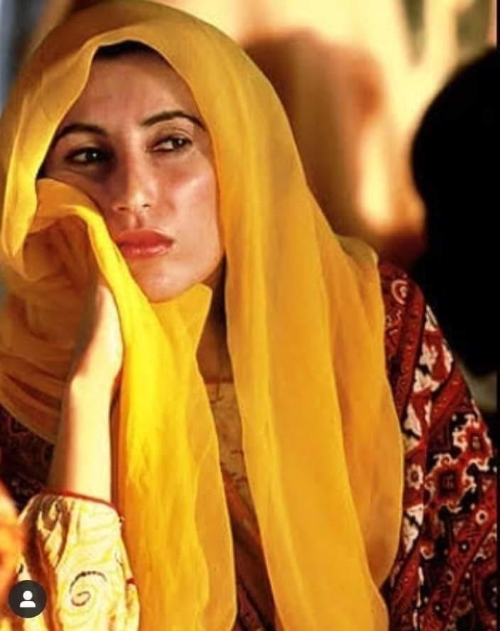 تیری صورت سے نہیں ملتی کسی کی صورت
ہم جہاں میں تیری تصویر لیئے پھرتے ہیں💔
#SMBB
@BBhuttoZardari @AseefaBZ @BakhtawarBZ @ZobiaKhurshid @_Maria_Zaman_