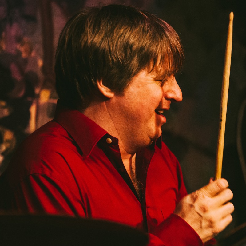 MAGNETMagazine's tweet photo. Happy 60th birthday #SteveShelley (@thesonicyouth, @vampire_blues). Snare guy. Photo for MAGNET by #ChrisSikich (@countfeed). Read our live review of Shelley, #ThurstonMoore (@nowjazznow), #DebGooge (@MBVofficial) and #JamesSedwards from 2018: https://t.co/BsFncmSU3x https://t.co/GfCnG4hRTO