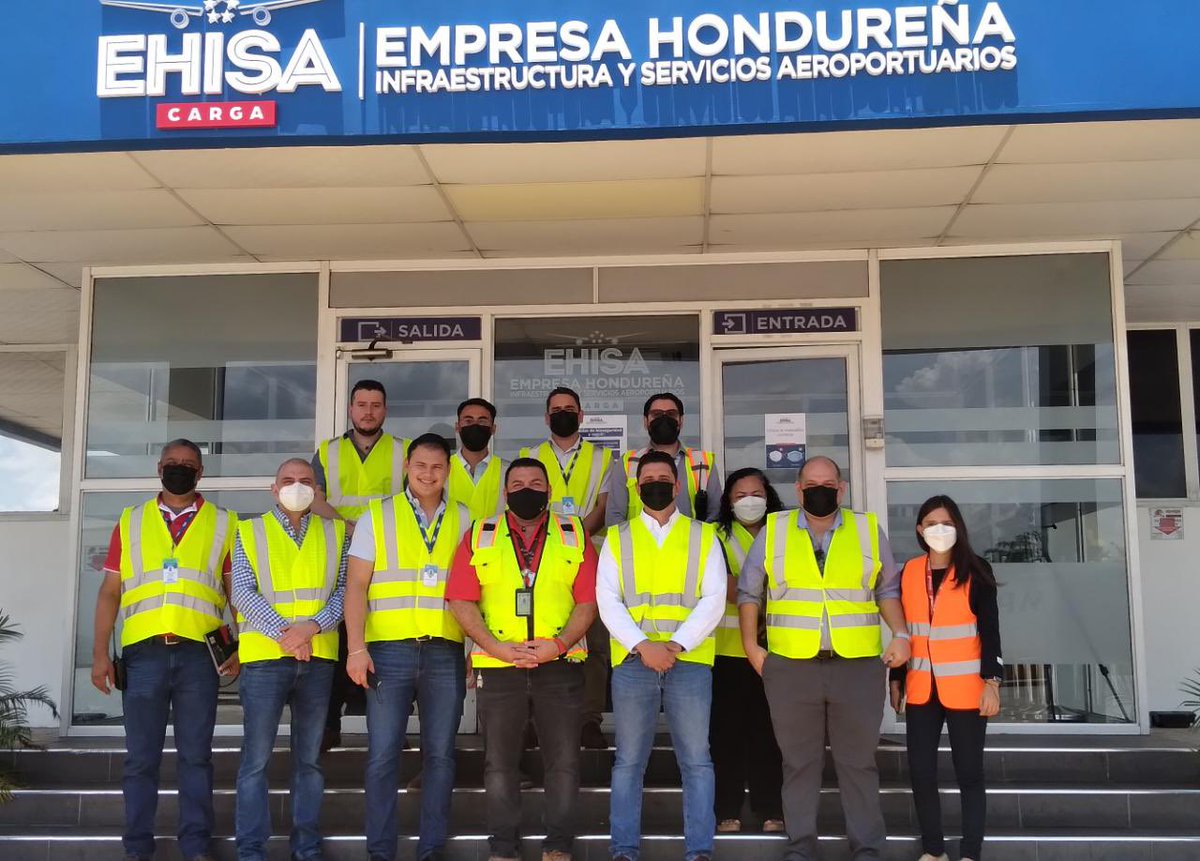 CCICHN's tweet photo. El Director Ejecutivo de la @CCICHN @Kev_rodriguezc participó de un recorrido por la Aduana La Mesa ahora administrada por @Ehisahn “Agradecemos la apertura para conocer los avances realizados, estamos anuentes a trabajar con las autoridades para mejorar los procesos”. https://t.co/XnPZXbARac