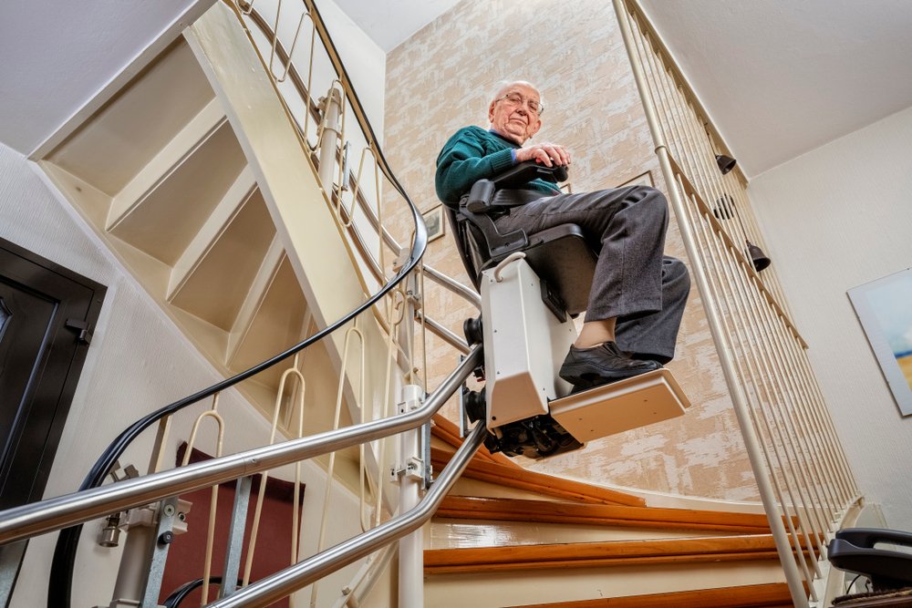 FreedoMobility's tweet photo. Did you know our #stairlift equipment can be customized and adjusted to match the curve and landing space of your stairway? Learn how we can make your home more accessible: https://t.co/1itN3ykY1i

#mobilitysolutions #mobility #accessibility #stairs #homeowners #hanovermd https://t.co/4vxWEZsaFR