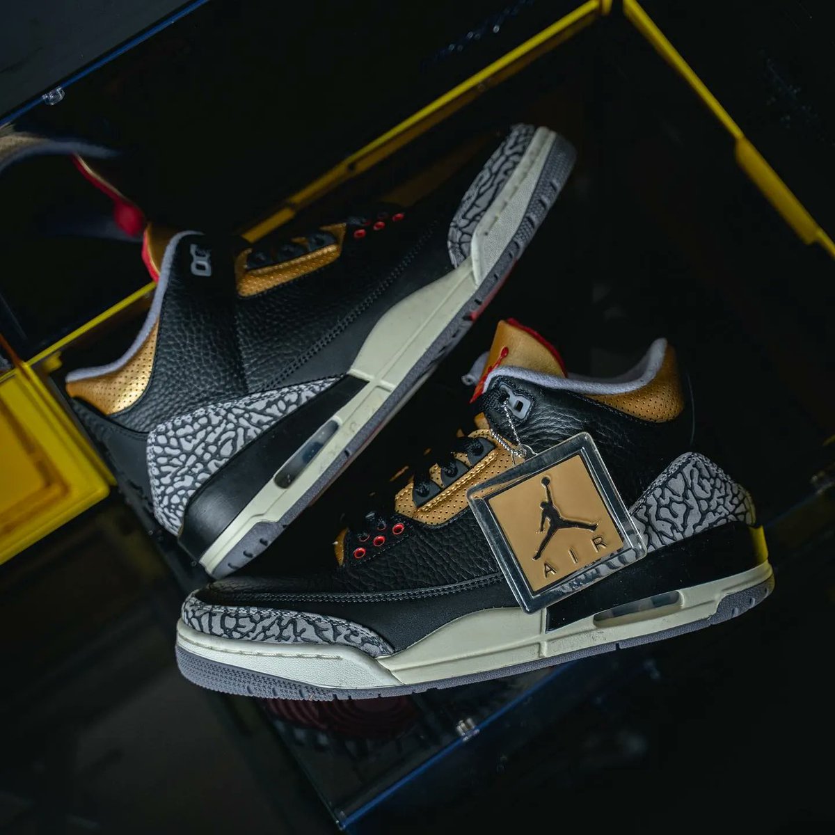 TheSiteSupply's tweet photo. Air Jordan 3 WMNS “Black Gold” 👟 

🗓️ October 6th, 2022

💸 $200

📸 knowing_kicks IG https://t.co/Guy1vtonFO