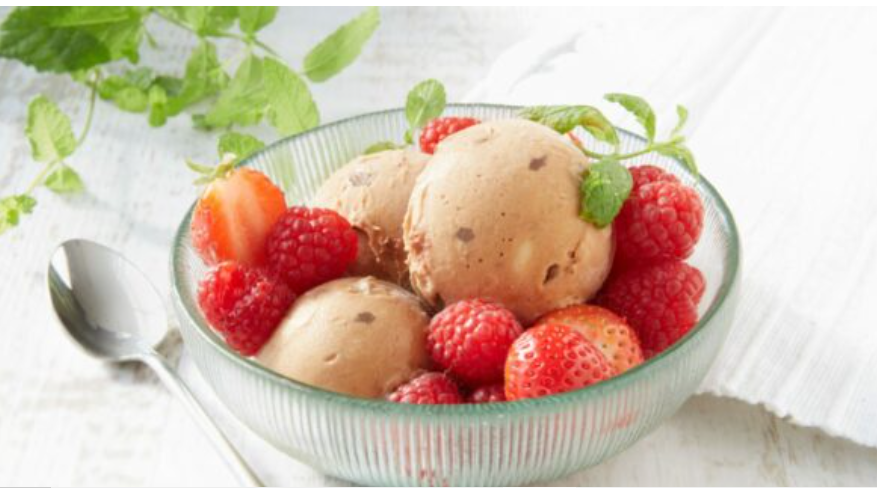 <a href="/thecourieruk/">The Courier</a> has a really tempting feature using <a href="/SkippyBrandUK/">SKIPPY® Peanut Butter</a> peanut butter to make peanut butter ice-cream treats.  With recipes. Choc chip with banana looks really yummy.  
thecourier.co.uk/fp/lifestyle/f…