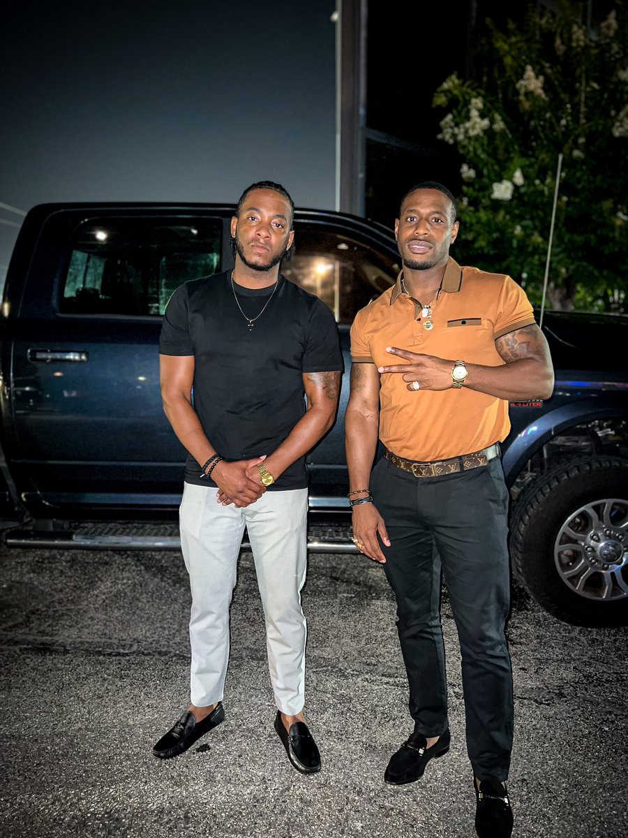 _Atodd_'s tweet photo. Big Puddles wit my broski!!!!!! 💧💧💧💧

#actor #juneteenth #walker #rangerrandall #atodd https://t.co/FIfP5NDPkK