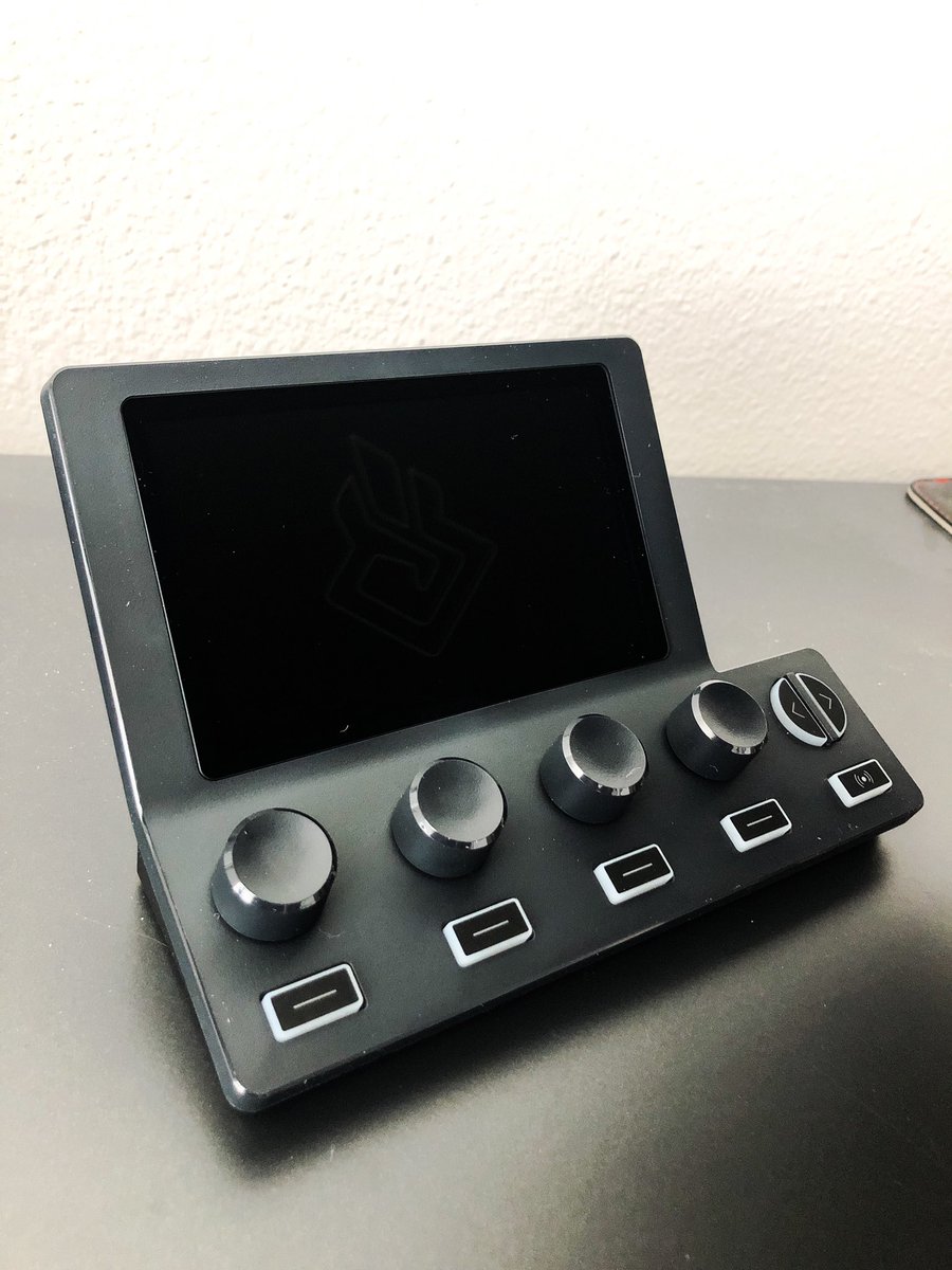 blinkblinkgames's tweet photo. eep! Guess what came in the mail??? ๐ฆ My new @beacn Mix Create! ๐๐
I know what todayโs project is! ๐
#streamupgrades https://t.co/RPq8HgbKM3