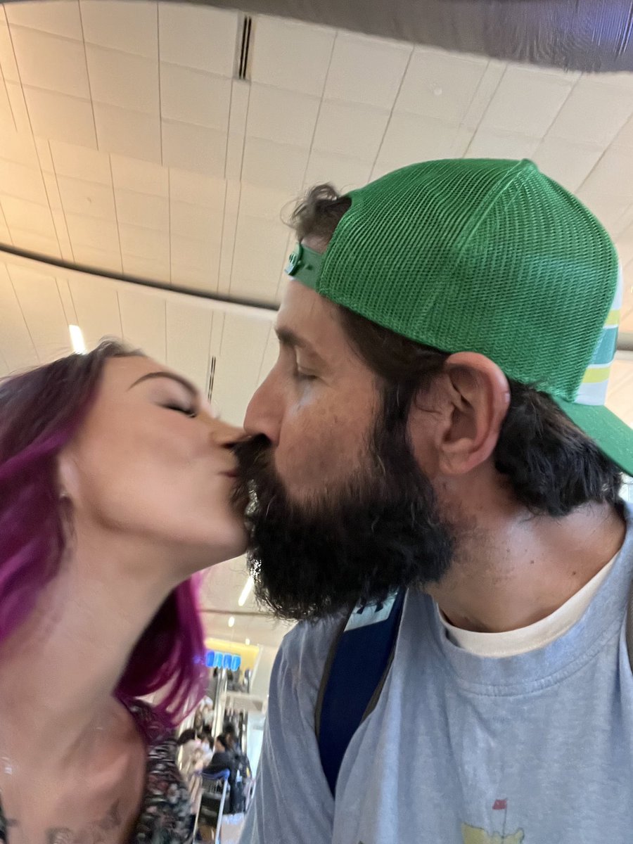 ParyDawgs's tweet photo. @valkyriedawg and @NattyDawgs FINALLY!!! 🧩🧩❤️🖤🔥🔒🔑☘️🍑🙏✝️⛪️💍🌹🐧 it’s been too long https://t.co/EpvCxnww48