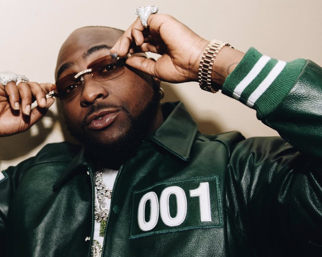 Odwise1's tweet photo. Davido should be trending cos he’s lifting others not burna @davido for life 💡💪🏼💪🏼💪🏼 #WeRiseTogether #werisebyliftingothers #davido #obo https://t.co/IDAIaGNGQI