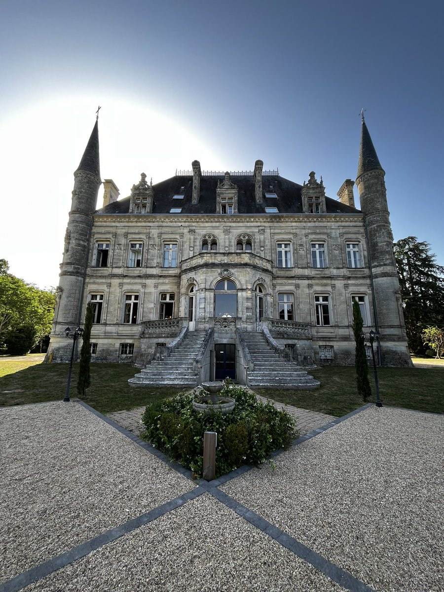 shuenquek's tweet photo. Oh, what a weekend! #CeritaSemalam #ChateauDeLaValouze https://t.co/4lV10BUk8H