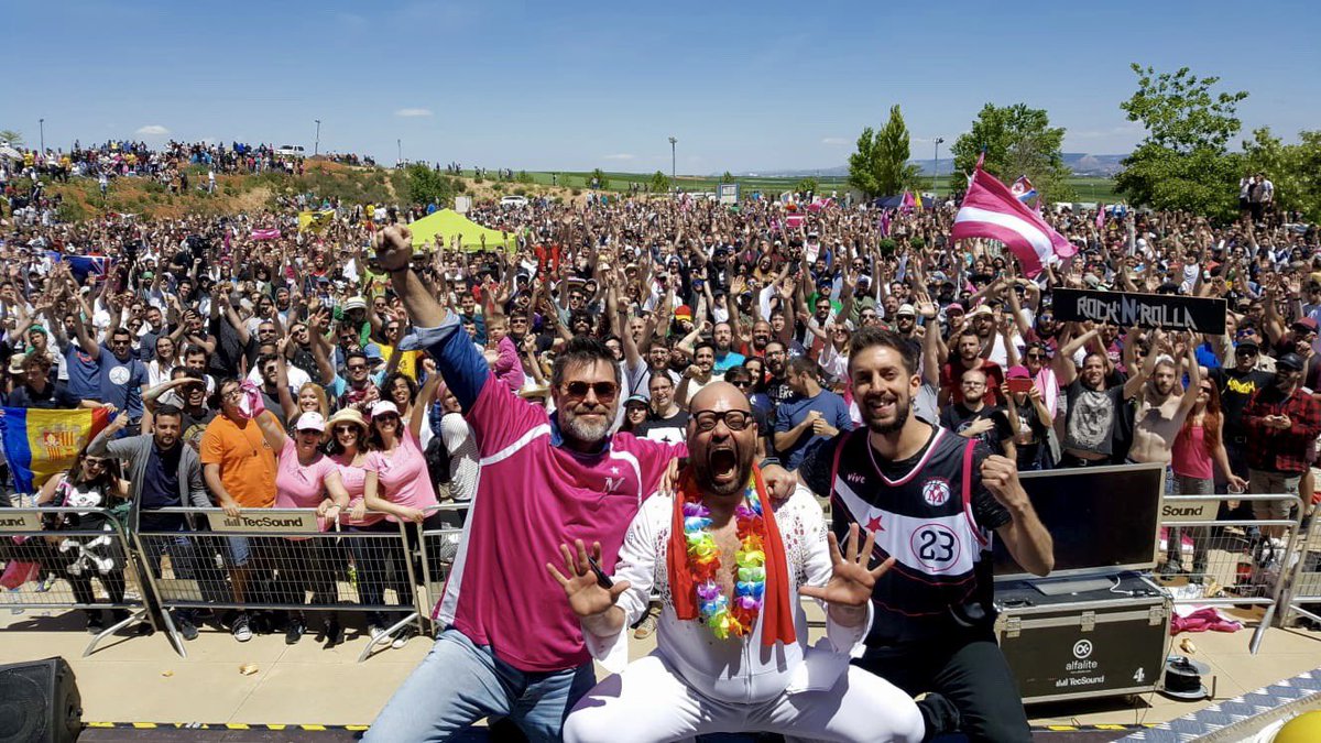 davidbroncano's tweet image. Ocho años yendo a beber al río. 

Ocho años en los que fuimos (fugazmente) felices. 

Gracias de corazón por acompañarnos, gora Moderdonia y ¡que viva La Vida Moderna! 

💗🤍💗