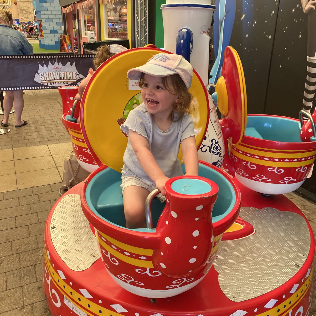 jamescutlan's tweet photo. DAY 1๏ธโฃ @Butlins ๐ด๐ป๐จโ๐ฉโ๐งโ๐ง
.
#FamilyTime #BillyBear #BuildingBlocks https://t.co/qFa1lJKusJ