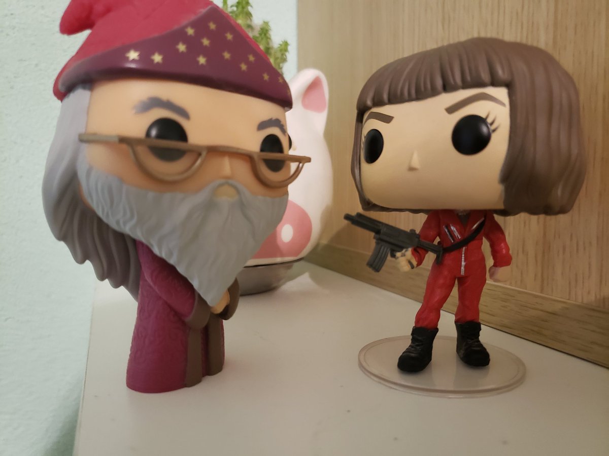aphrodqte's tweet photo. muere dumbledore muereeee https://t.co/LUbTLBtjzL
