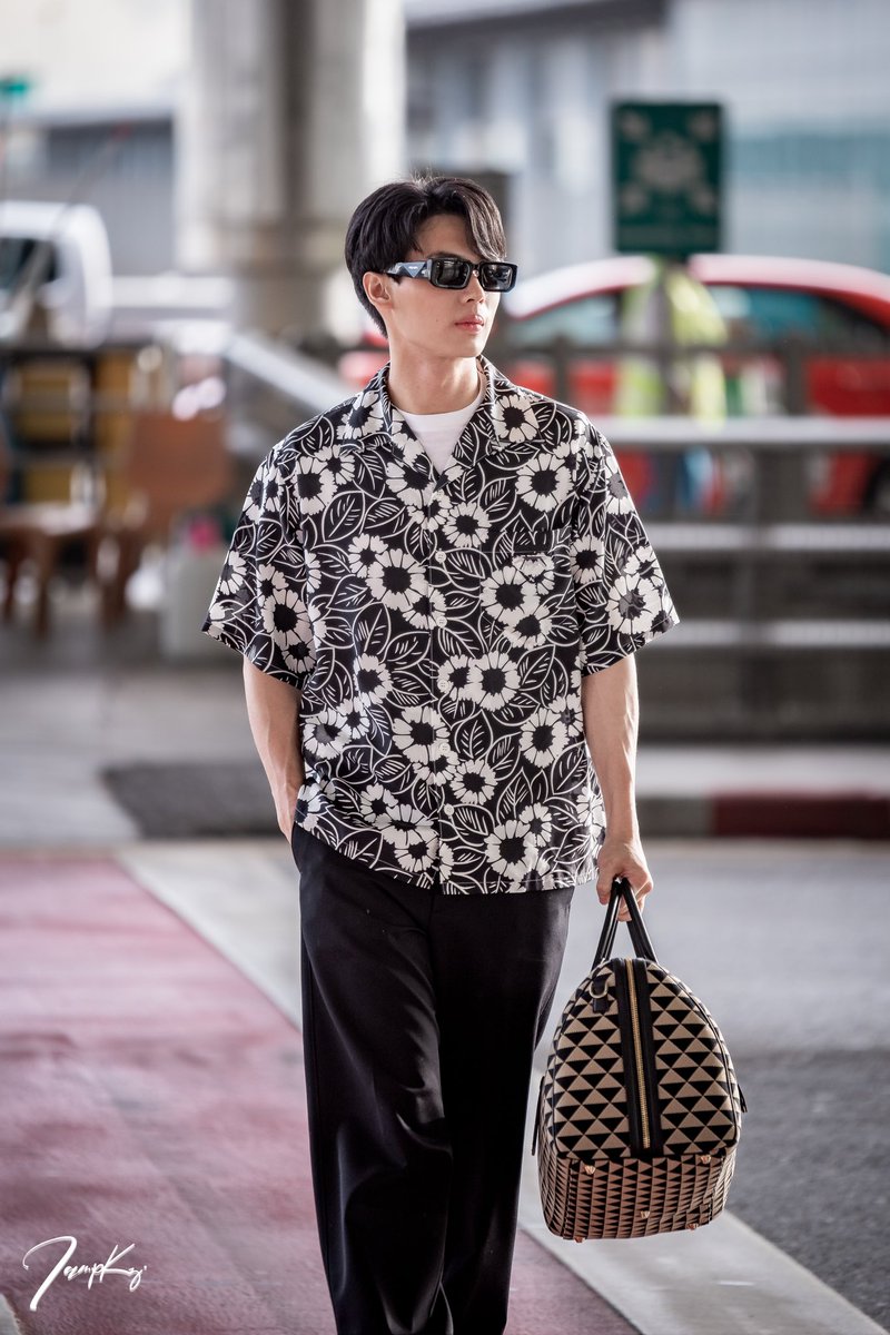 Metawin_Diary's tweet photo. ❝ผมเติบโตขึ้นเยอะมากเลยนะ หลังจากเข้าวงการได้ทำงานมาปีกว่าๆ ได้เจอคนมากมาย ทำให้เราคิดถึงอนาคตมากขึ้น เริ่มวางแผนชีวิต มองไกลมากขึ้น จากเด็กที่แค่สนุกสนาน เฮฮา และใช้ชีวิตไปต���มปกติในแต่ละวัน❞

••เมธวิน โอภาสเอี่ยมขจร🐰••

#winmetawin 

Cr :: https://t.co/7otASUAX76 https://t.co/090cchtLlj