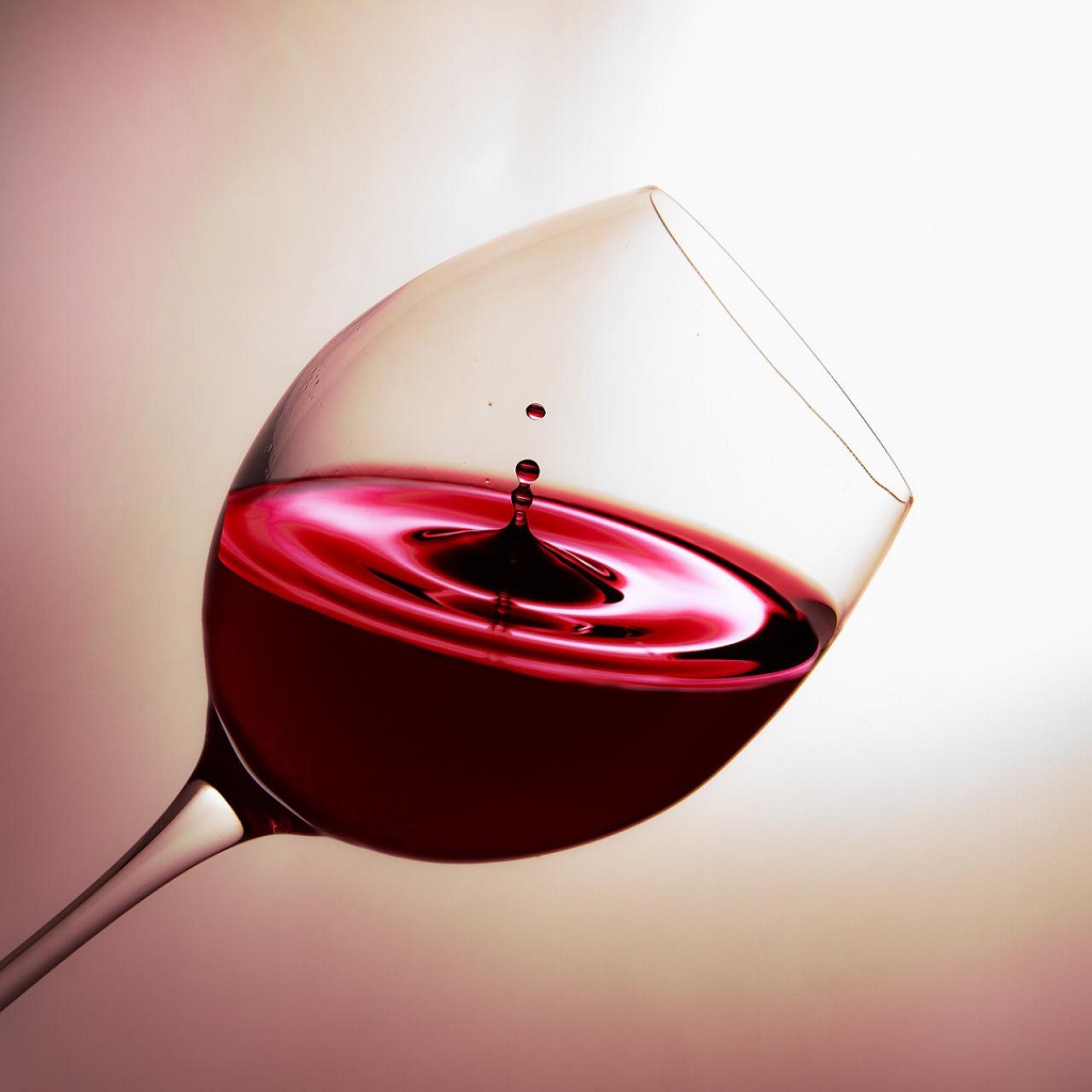 In laboratory rat models predisposed to #hypertension and #diabetes, long-term consumption of red #wine, but not #alcohol, prevented increased #blood pressure and hyperglycemic spiking and improved aortic and atrial function. tandfonline.com/doi/abs/10.108…