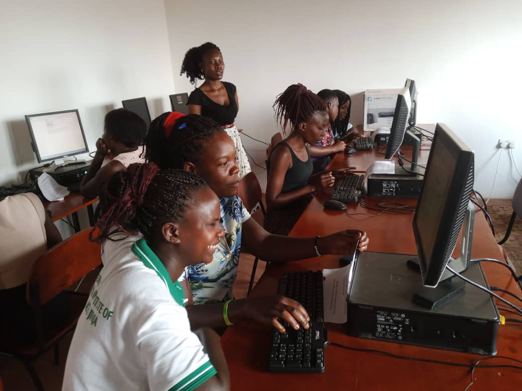 hope_uganda's tweet photo. At The Umbrella of Hope Foundation our beneficiaries of the teenage mother's project are excited about going back to school to acquire new skills to help them live a sustainable life despite the effects of the covid 19 lockdown.❤️ https://t.co/O8OeR9iimE