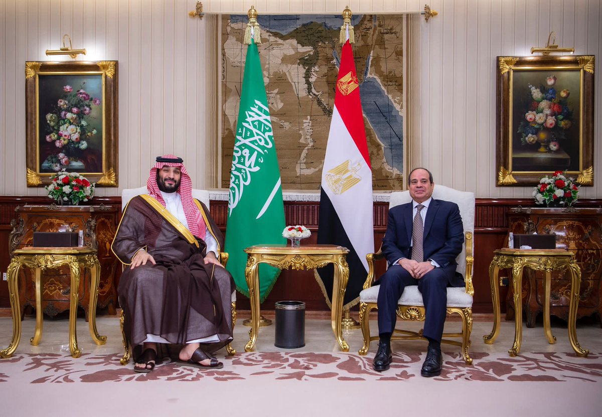Badermasaker's tweet photo. سمو #ولي_العهد يصل العاصمة المصرية #القاهرة وفي مقدمة مستقبليه فخامة رئيس جمهورية #مصر.
#محمد_بن_سلمان_في_مصر https://t.co/5di2oTFiM4