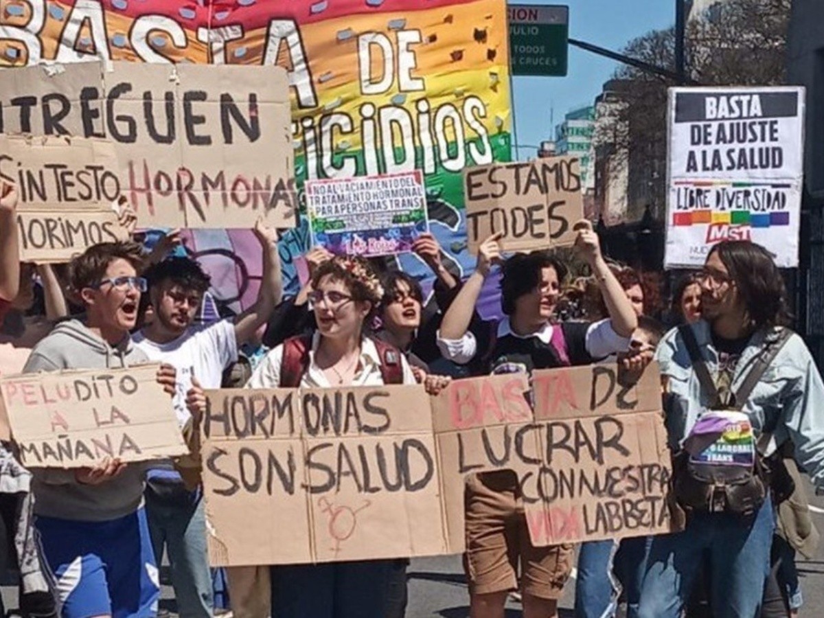 Mujeres sufriendo masectomías para parecer hombres, nadadores que no se clasifican en su categoría, rompiendo récord femeninos, y hormonas como terapia de aceptación.
Esto no es progreso, no son derechos humanos y no es calidad de vida.
#StopDelirioTrans