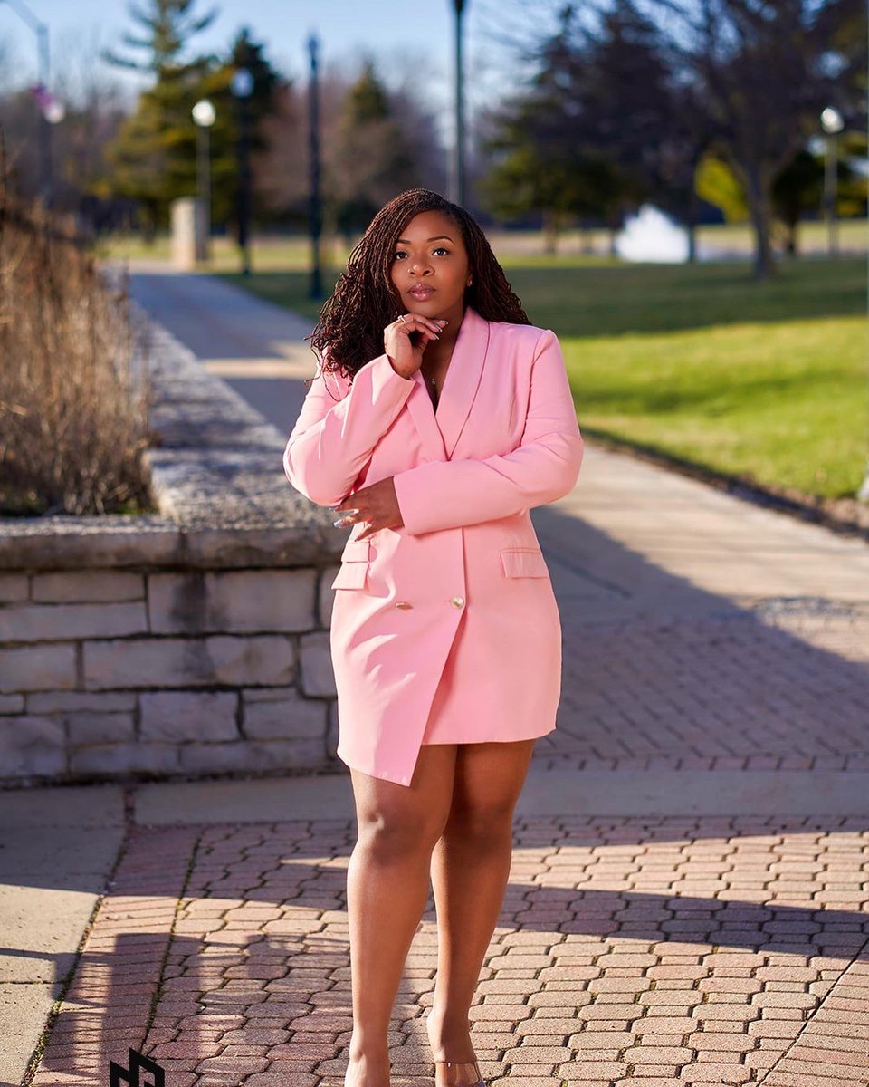 LegalBestie's tweet photo. Still in awe that I freaking graduated law school 😩🥰

#lawtwitter #legal #lawgrad https://t.co/iXN5pacBO4