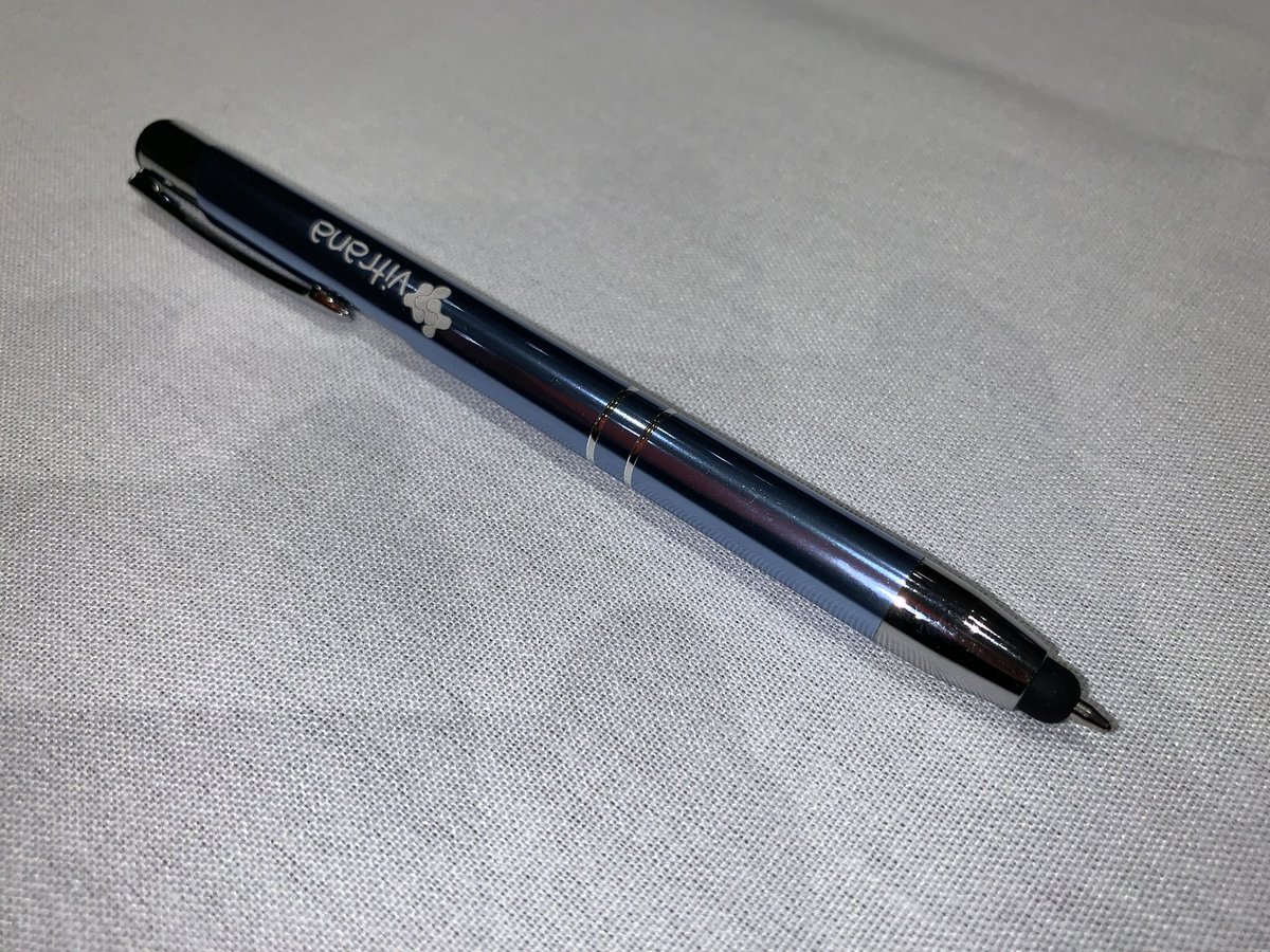 Pen/stylus combos are popular in the exhibit hall. Many have the two implements on opposite ends of the device. Vitrana’s offering lets you switch formats by clicking the pen. #DIA2022 #PensOfDIA
