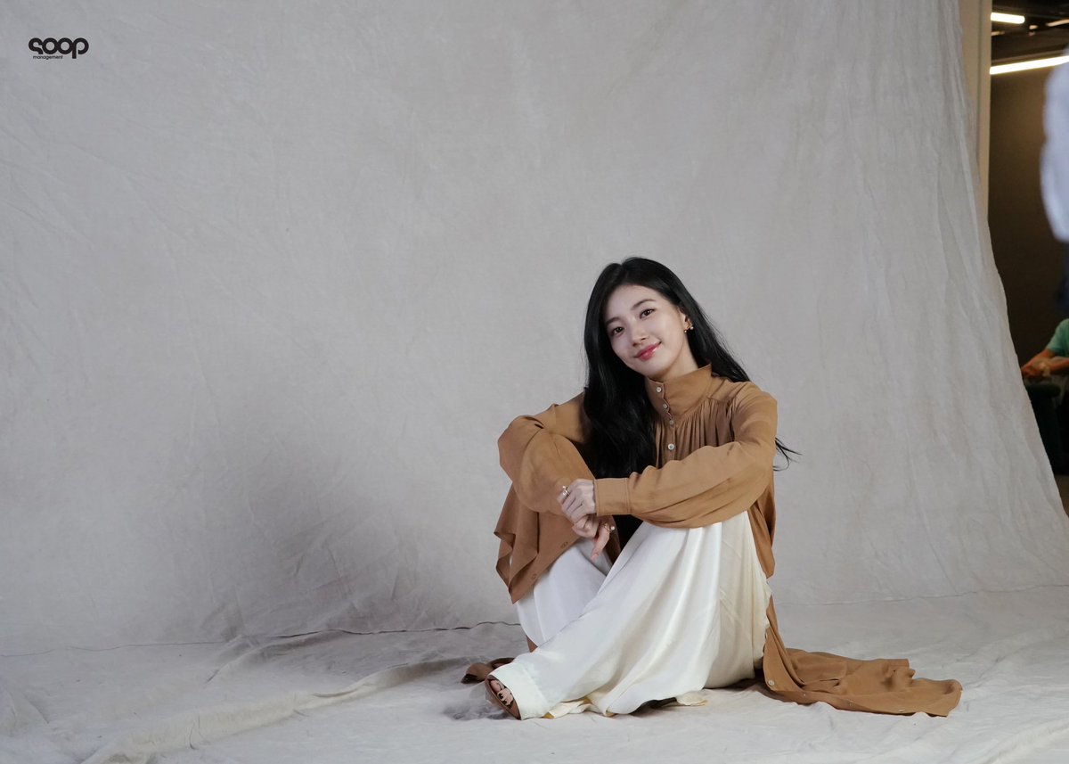 Arab_sueweeties's tweet photo. [صور NAVER] تحديث وكالة soop بصور سوزي من خلف كواليس تصوير مجلة Cine21 
📸 29 صورة داخل الرابط:
https://t.co/0n0loF77TO
#ANNA #SUZY #BaeSuzy https://t.co/FtEWdl7fxy