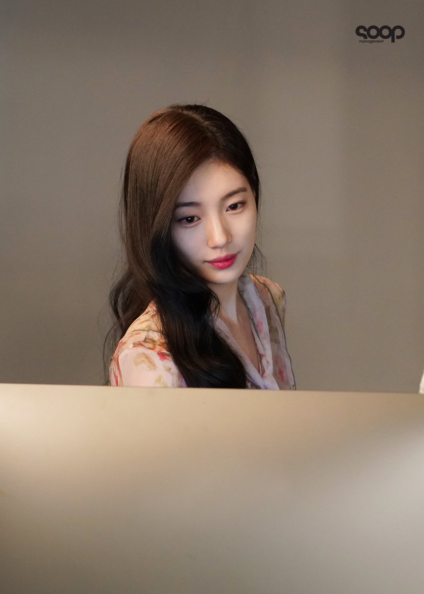 Arab_sueweeties's tweet photo. [صور NAVER] تحديث وكالة soop بصور سوزي من خلف كواليس تصوير مجلة Cine21 
📸 29 صورة داخل الرابط:
https://t.co/0n0loF77TO
#ANNA #SUZY #BaeSuzy https://t.co/FtEWdl7fxy