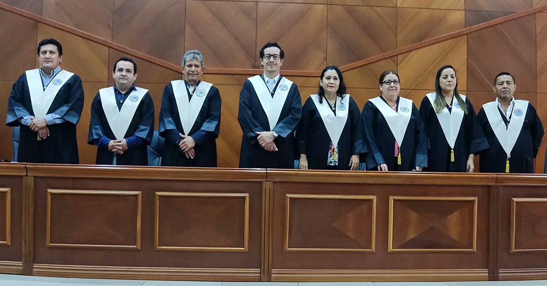 uaic_utmach's tweet photo. #GraduaciónFIC 🎓
👨‍🎓👩‍🎓
En presencia del Consejo Directivo de la FIC, se llevó a cabo la Ceremonia de Graduación del proceso de Titulación 2021-D2. Se incorporaron 77 nuevos profesionales de las carreras de Ingeniería Civil e Ingeniería de Sistemas

#YoSoyUTMACH
#YoSoyFIC https://t.co/Ie5fx1mz3m