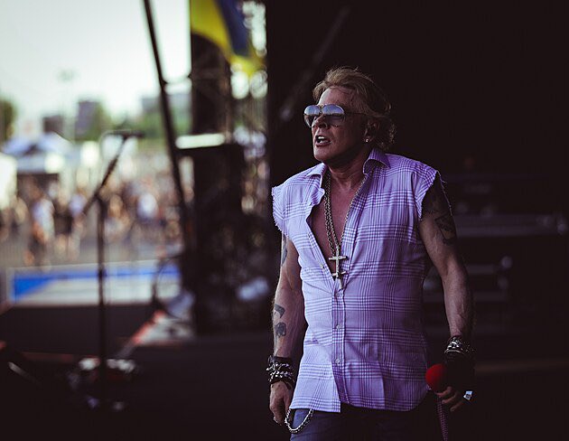 Guns N' Roses every time tweet media