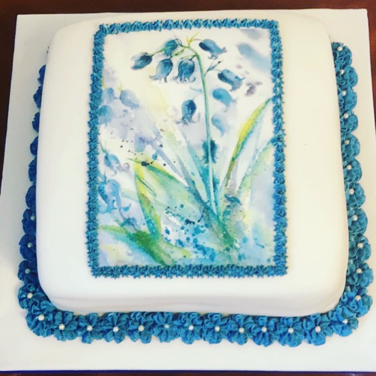 Brooksmeisters's tweet photo. More cakes from the weekend - a baby shower cake decorated with white chocolate drip in half pink, half baby blue and fondant baby converse made by moi. The other for a birthday celebration for a lady who loves bluebells #potsandflours #occasioncake #bespokebake #custommadecake https://t.co/orhslHdxJx