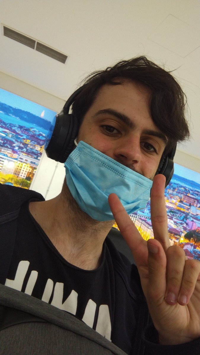 devilwilliamcpp's tweet image. Cara de quem acordou as 6 da manha para tar no aeroporto