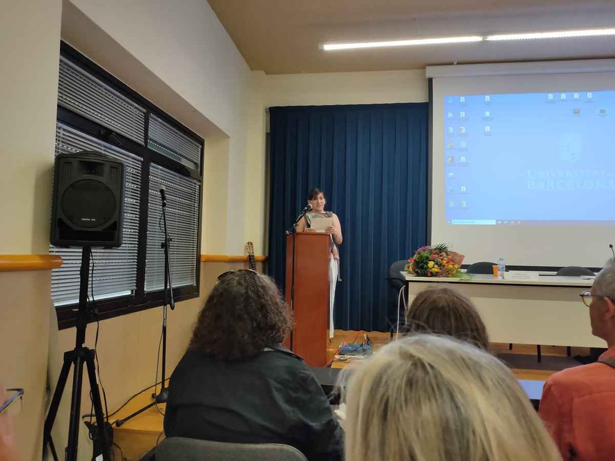 brendabaer's tweet photo. Avui ens hem trobat per recordar-te @laurarubio_, compartir històries, celebrar la vida com tu vas fer i inagurar un aula al teu nom. 

Sé que quan fem servir l’espai o es parli de tu, les que vam tenir la sort de coneixe’t ens mirarem i recordarem que va ser un regal preciós.🥰 https://t.co/CcPsIM0Iuv
