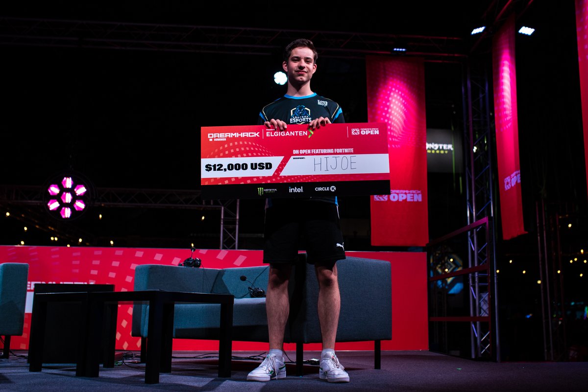 DreamHack Fortnite tweet media
