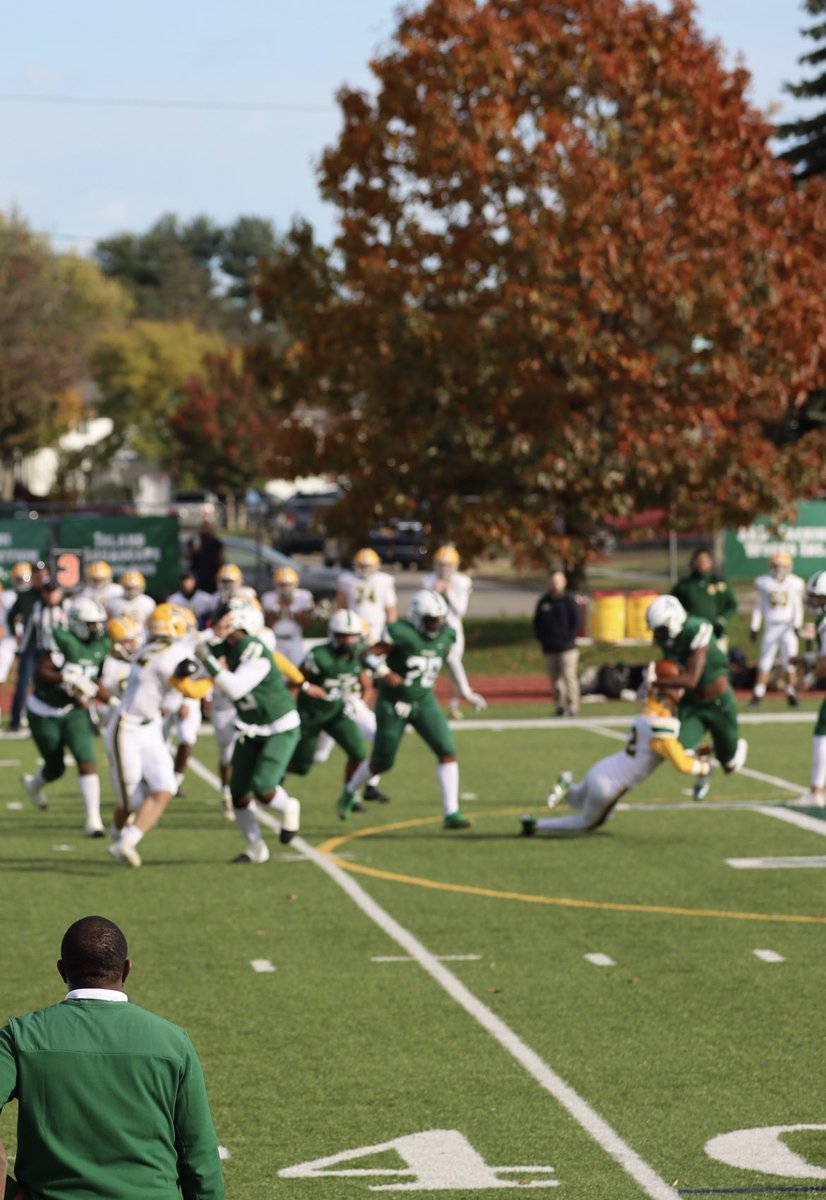 n1cwoodz's tweet photo. A little blurry but you get the picture… 3rd down shut down!!! 2022 season loading… #holycross #knights #hcpride 🔰 https://t.co/a8Ch526swo