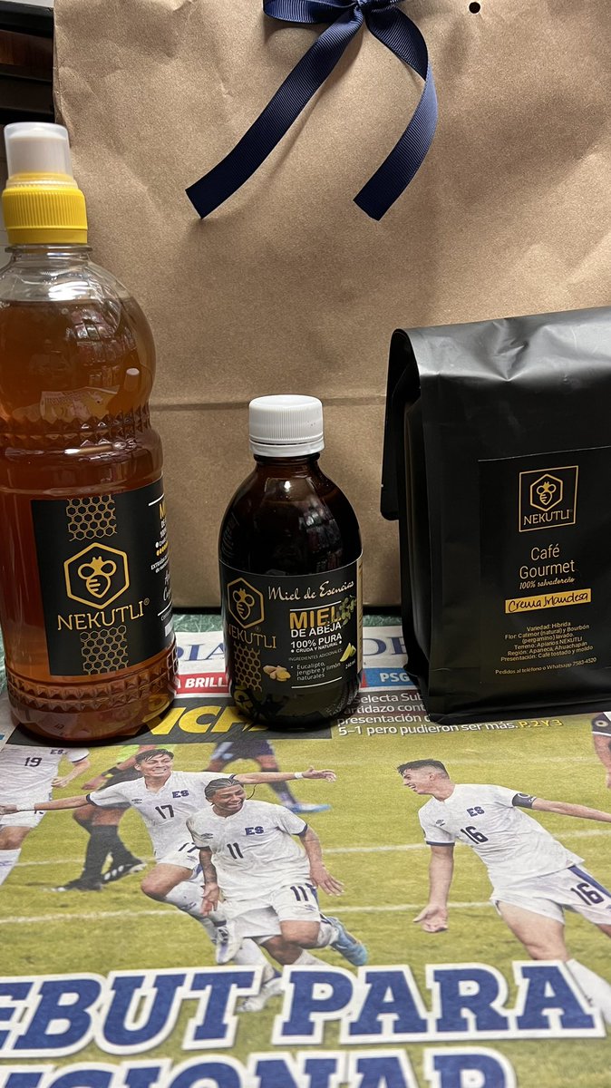 learaniva's tweet photo. Consuman buena miel y tomen café de calidad. Gracias @nekutlies por la fina atención y el excelente servicio de entrega. #ConsumamosLocal 🍯☕️ https://t.co/M79t78g94a