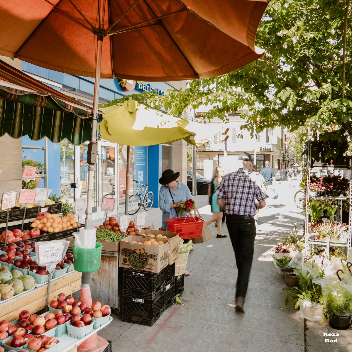 mrrostamirad's tweet photo. 1 hour walking in Bloor street west was a fantastic experience. #Summer is almost here; you can feel it in the local stores and their look and feel.
#bloorwest #bestcitiesofcanada #hello_cities #toronto #torontostreetphotography #toronto_street #toronto_streets #streetsoftoronto https://t.co/hhN5DiL9M1