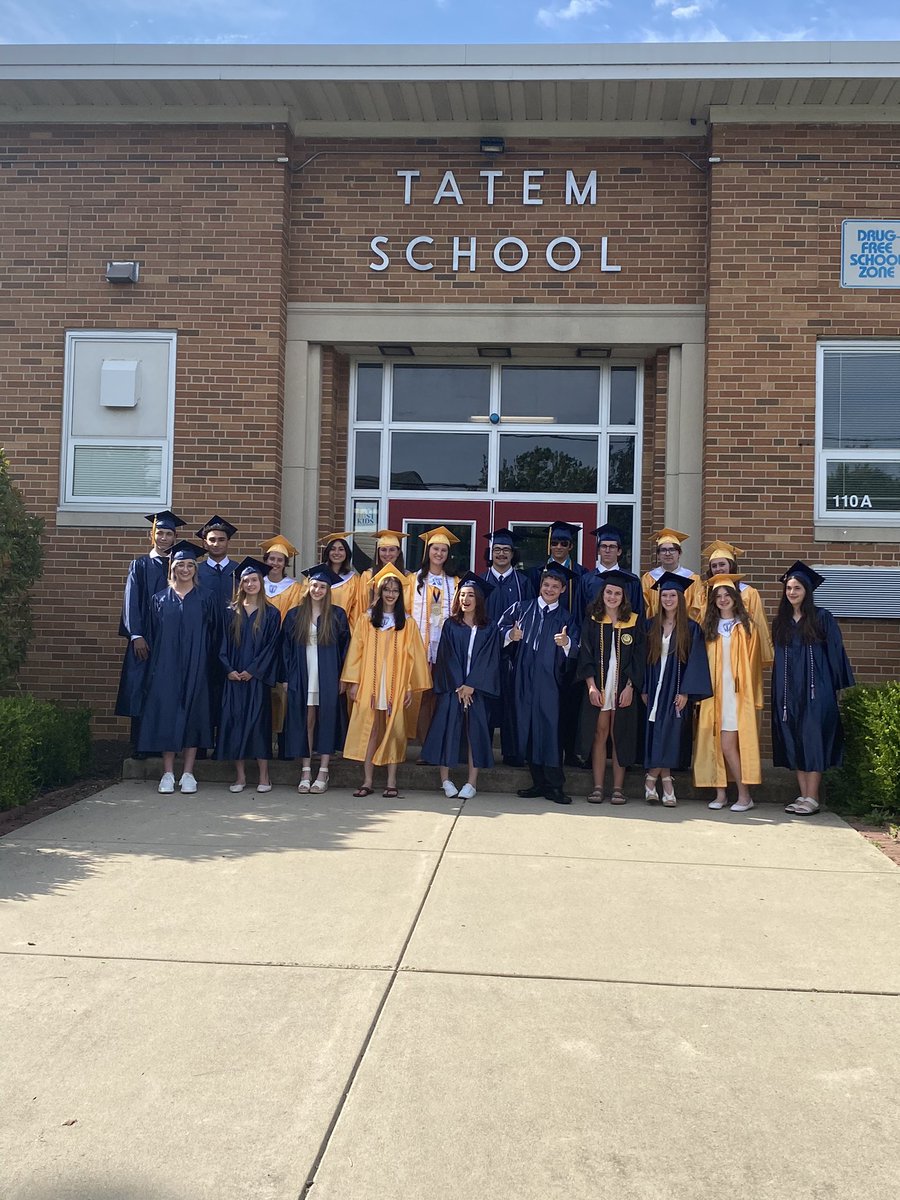 EifeJen's tweet photo. High school🎓 who went toTatem Elelmentary https://t.co/wq8WfEjt8a