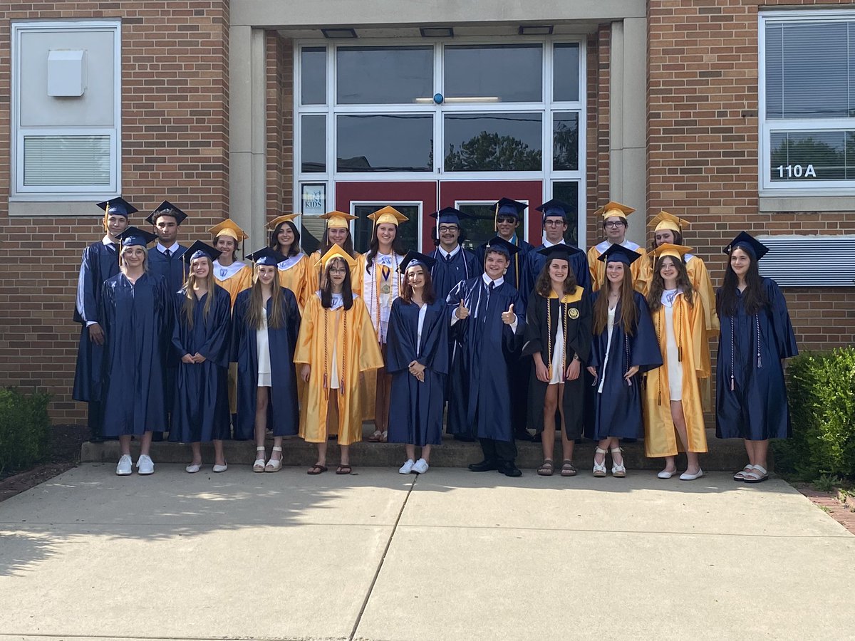 EifeJen's tweet photo. High school🎓 who went toTatem Elelmentary https://t.co/wq8WfEjt8a