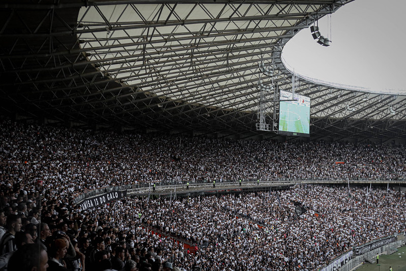 faelslim's tweet photo. O @gropen dizia sempre que só tiraria uma letra no hino. "Nós somos O Clube Atlético Mineiro".
A frase virou faixa e está nas arquibancadas do Mineirão.
A Massa tem o poder de fazer o time vencer. GAAAALLLOOOO! GAAAALLLOOOO! 
NÓS SOMOS O CLUBE ATLÉTICO MINEIRO!
📷: @PedroSouza09 https://t.co/zpQuo0O1it