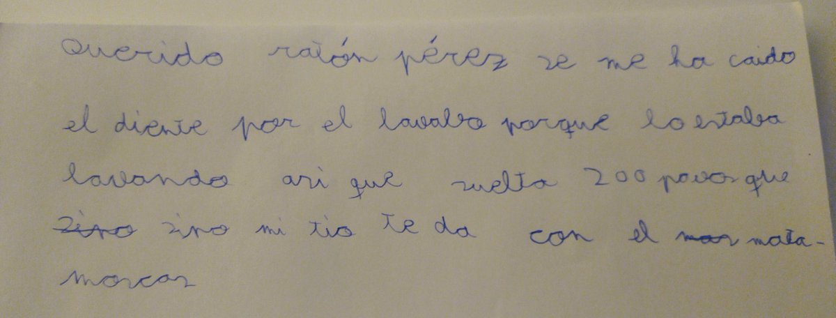 Pochicano's tweet photo. A mi hijo Joaquín se le ha caído otro diente. Le he pedido que lo lave para dejárselo al Ratoncito Pérez. Mientras lo limpiaba se le ha caído por el desagüe. Un drama. Le hemos dicho que le dejara una nota al Ratoncito para explicárselo... Como funcione nos forramos. https://t.co/bkXY1n2Stu