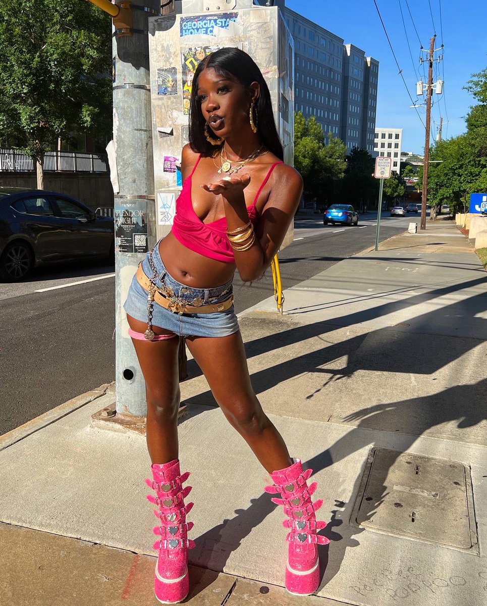 aliyahInterlude's tweet photo. pretty in pink💖💞💗💕💓💖💞 https://t.co/i1tKxIGsrz
