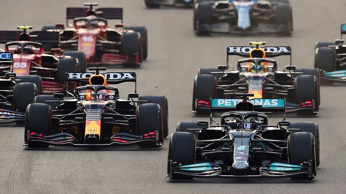 LH44Joseph's tweet photo. “Max is so good under pressure”

Max under pressure: https://t.co/jbfgKRfsif