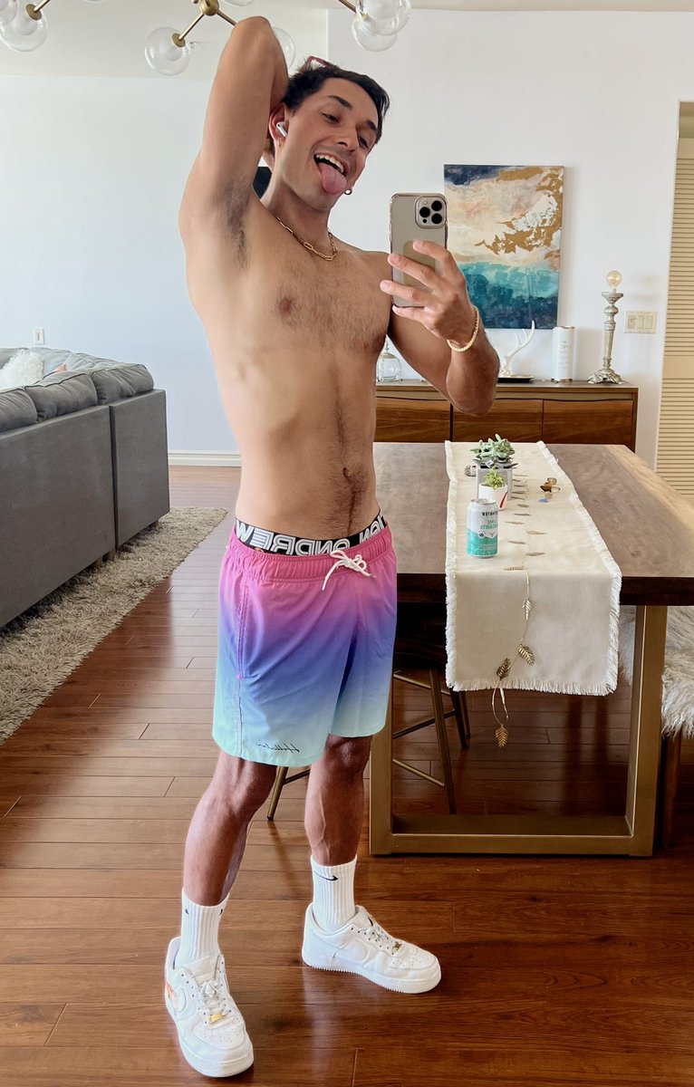 ColeHalvy's tweet photo. Beach day🌊 https://t.co/RHp44rxbKh