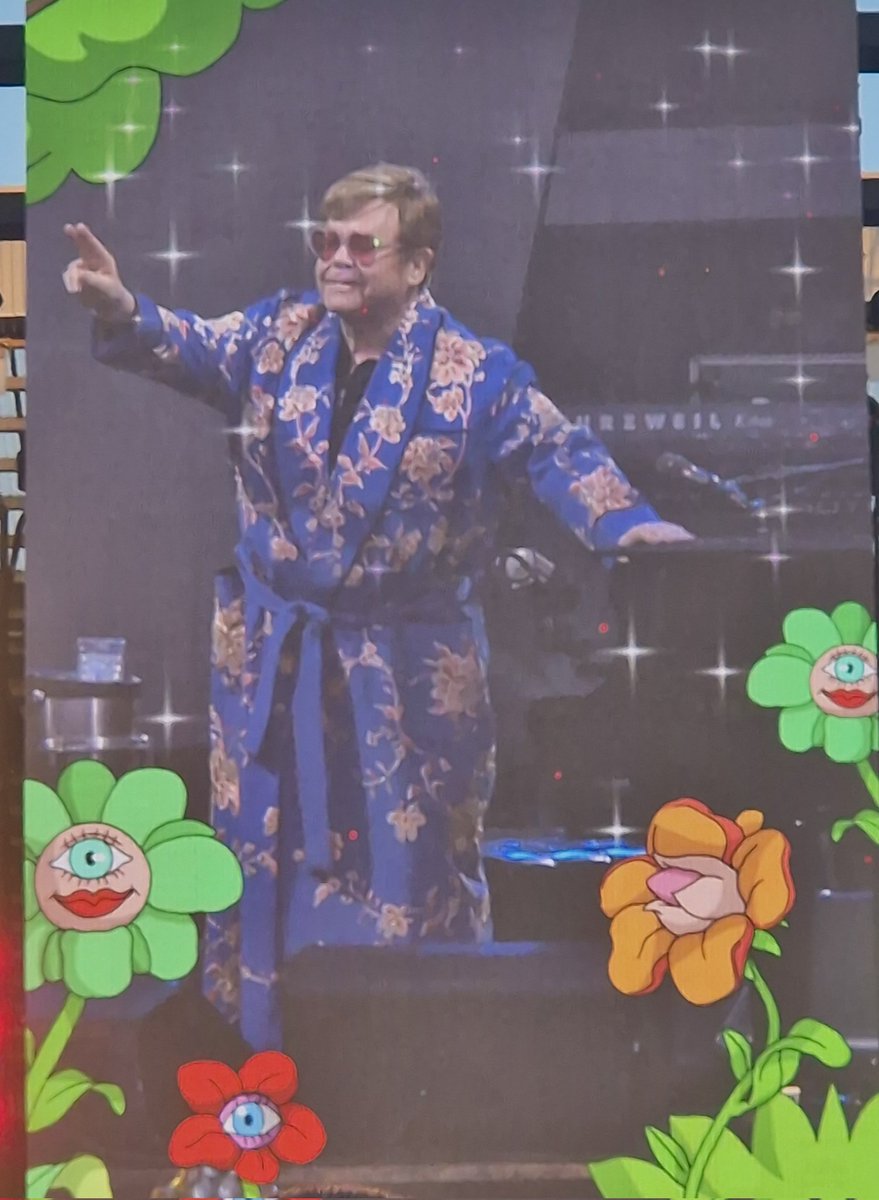 andsmorg's tweet photo. @eltonofficial Thanks for the memories, awesome concert at Sunderland Stadium of Light. Enjoy your family now, you deserve it ♡ https://t.co/b4YAeTOO6h