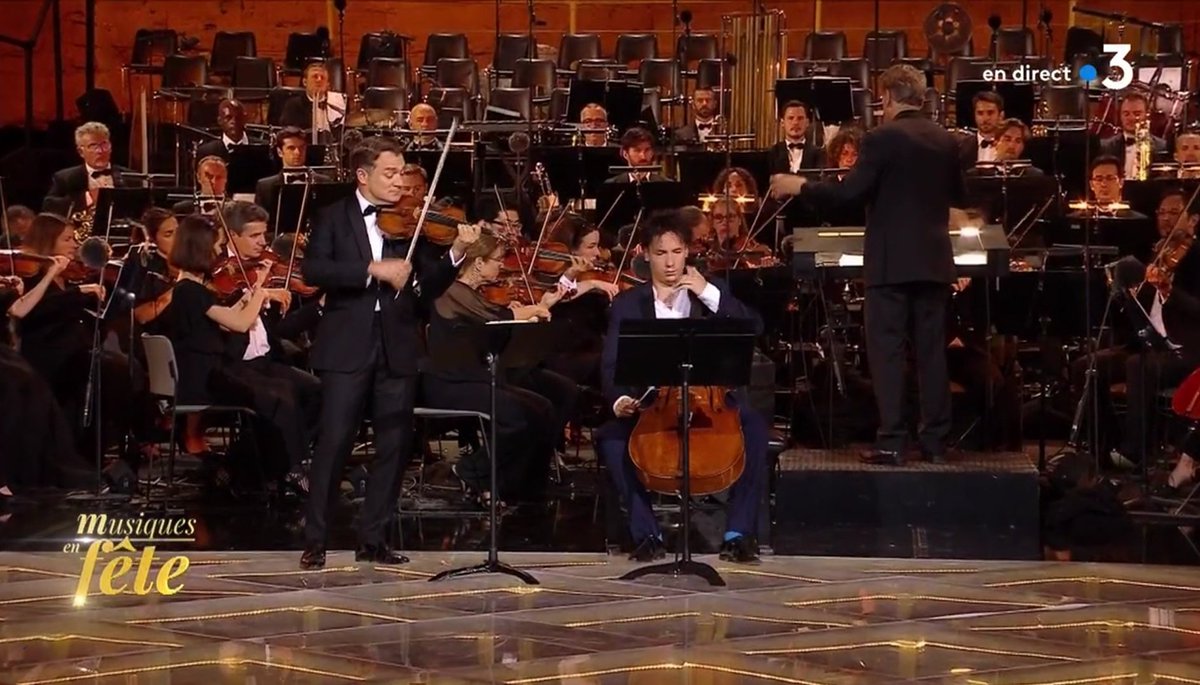 Soldatdesmedias's tweet photo. Un parfait duo entre @EdgarMoreau et @RCapucon 👏👏 #MusiquesEnFete https://t.co/x0bgHvu2zV