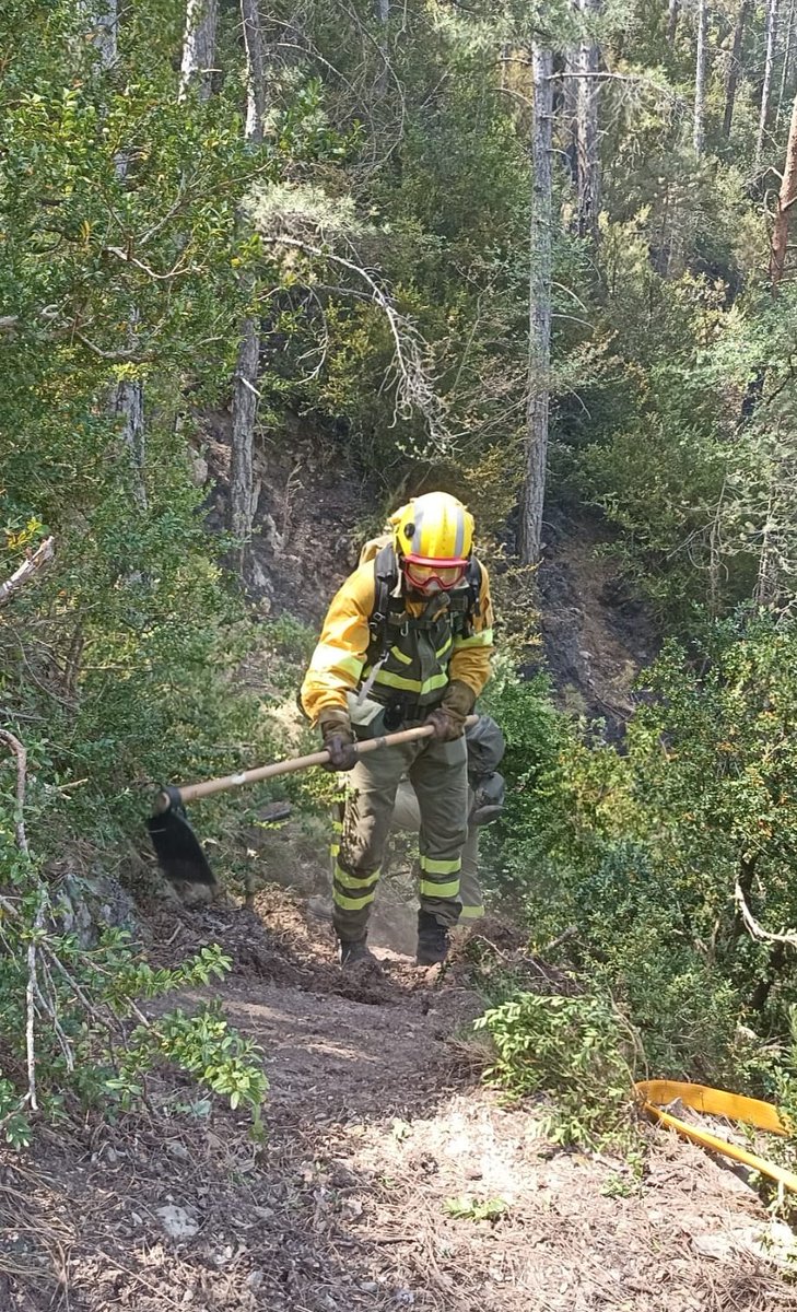 AT_Brif's tweet image. 🔴PARTE DE INTERVENCIÓN 20/06/22➡️3 #BRIF de @mitecogob han intervenido en 5 #IIFF

🔥#IFCastejónDeTornos TE
👨‍🚒@BrifDaroca RD
👨‍🚒@BRIFpradotwit RD

🔥#IFLegarda NA
👨‍🚒@briflubia

🔥#IFUjué NA
👨‍🚒@BRIFpradotwit
👨‍🚒@BrifDaroca

🔥#IFArtesaDeSegre LL
👨‍🚒@briflubia RD
📸Team BRIF Lubia
➡️