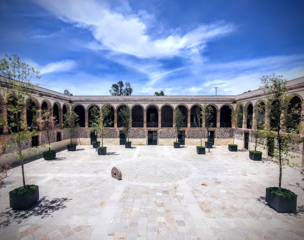 Adri_jama's tweet photo. Ágora: plaza donde confluye la vida social, política, económica, cultural y religiosa de la ciudad. 🏛💙
#scouting
#MeteoraStudio
#Working
#PostalesDeZacatecas
#FresnilloZacatecas https://t.co/d2Gkz4BBxp