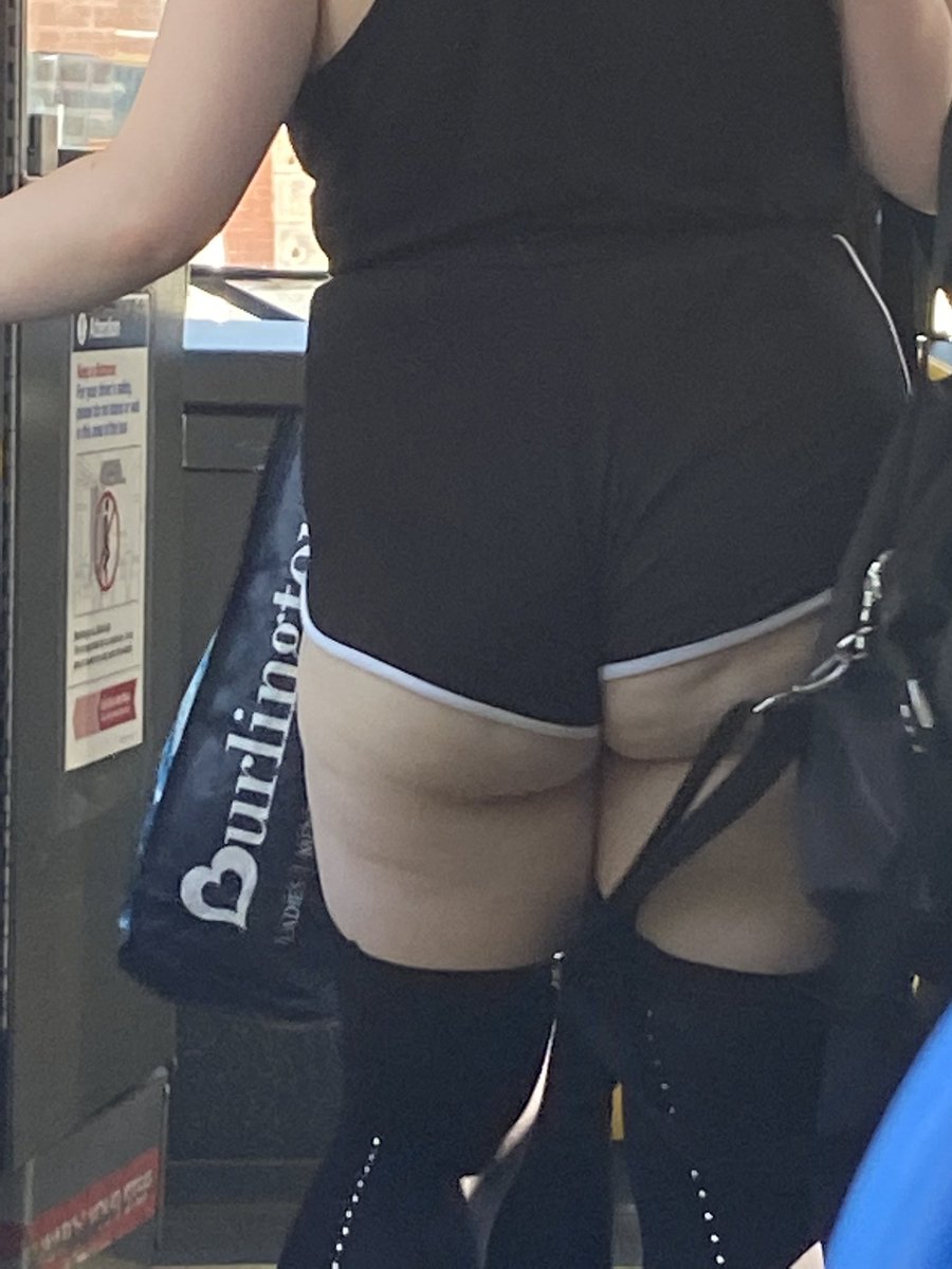 tslusher's tweet photo. Hopefully a new pair of shorts was in that bag https://t.co/d2P5nIx2a7