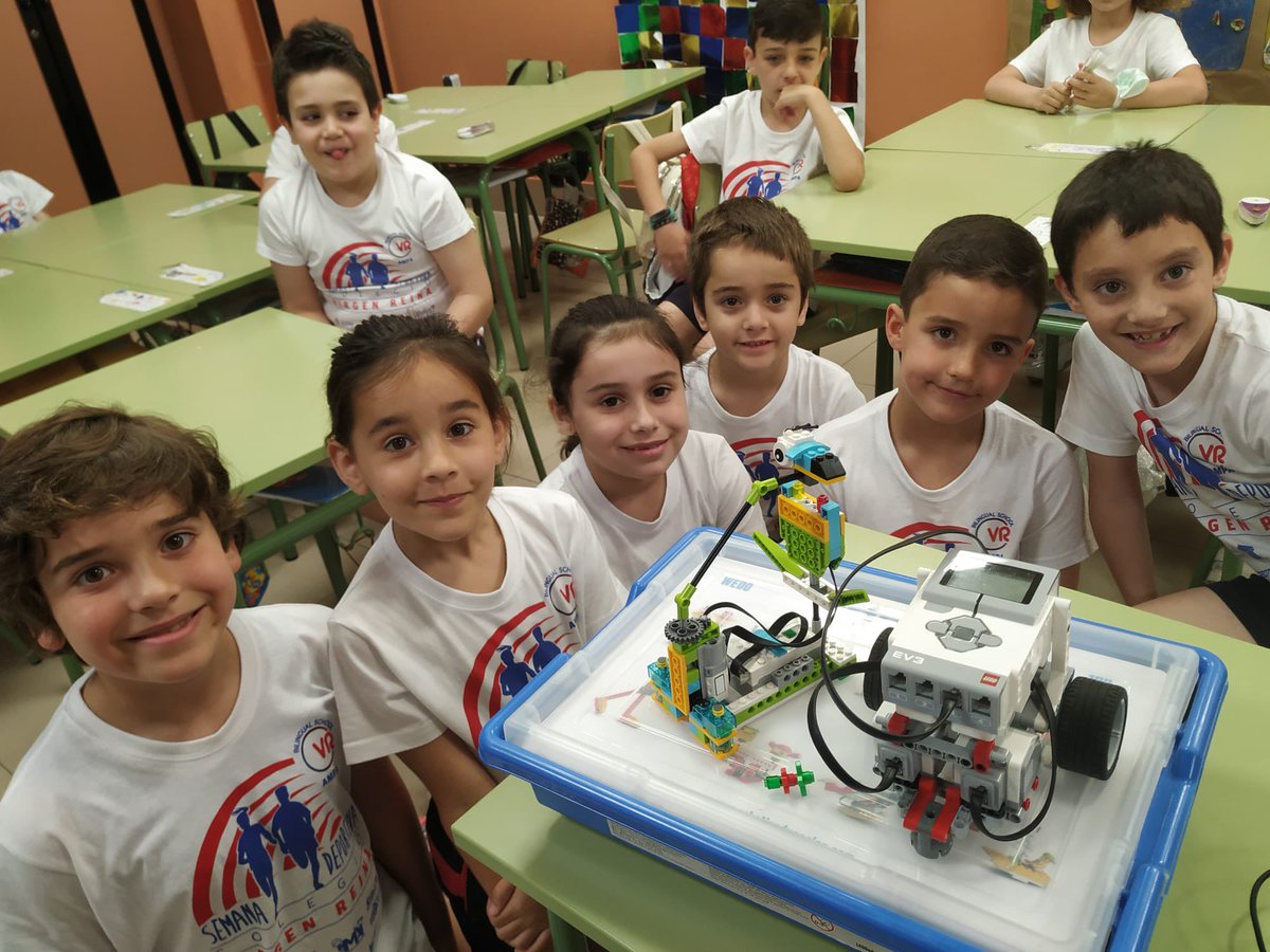 VReinaGijon's tweet image. Dentro de esta #semanadeportiva hemos hecho un hueco para conocer el mundo de la robótica de la mano de @Robotix_educa