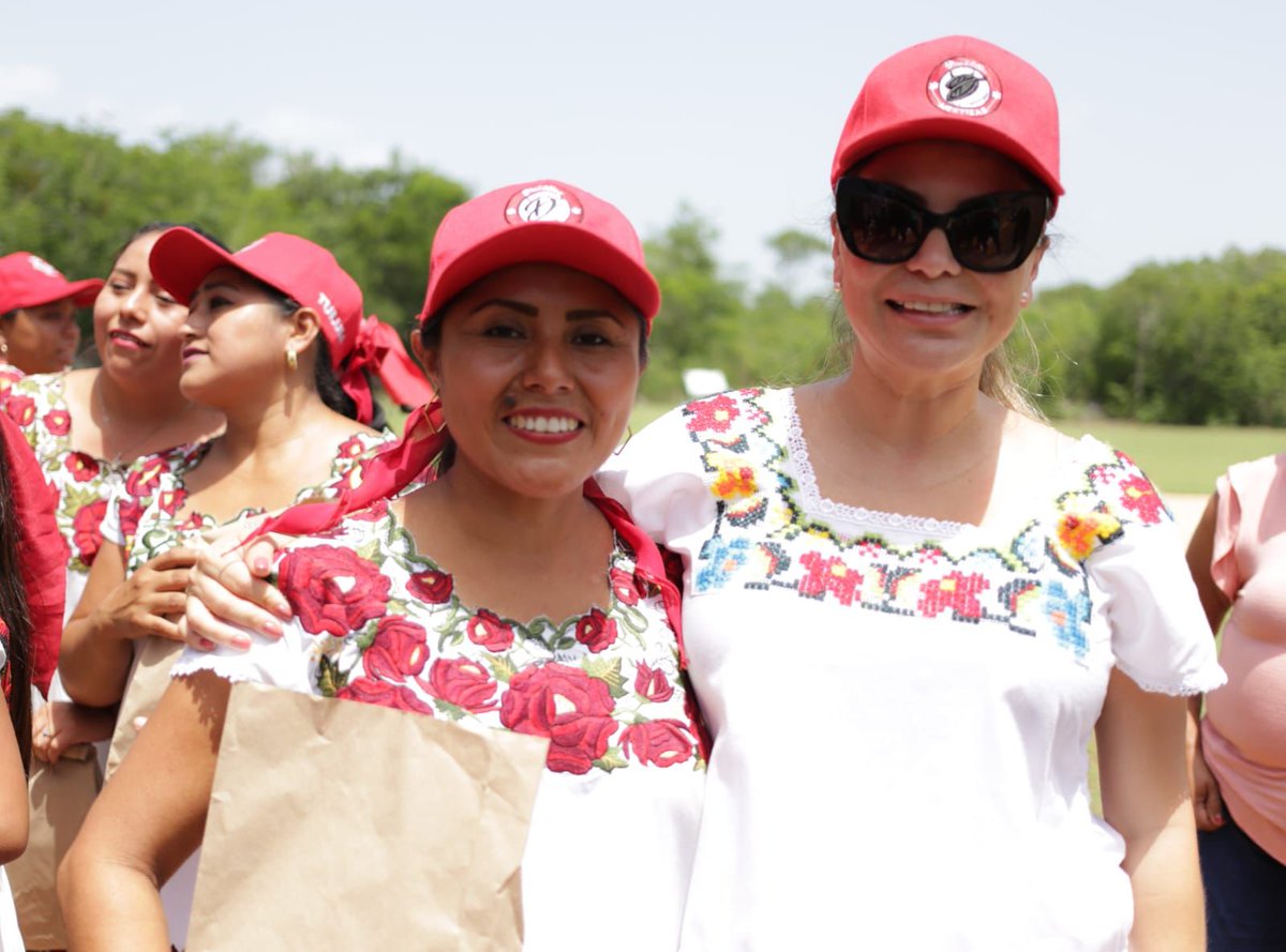 msalinas21's tweet photo. #20dejunio #QuintanaRoo 
Fortalece hermanamiento la imagen turística de #Tulum: @mendozanahi 👉🏾 https://t.co/Rnexm2xM4A https://t.co/ZLWTobcmod