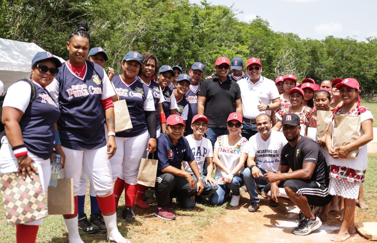 msalinas21's tweet photo. #20dejunio #QuintanaRoo 
Fortalece hermanamiento la imagen turística de #Tulum: @mendozanahi 👉🏾 https://t.co/Rnexm2xM4A https://t.co/ZLWTobcmod