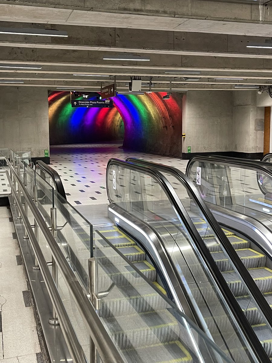 EMORENO806's tweet photo. #work @acltecnica #ilumination #lights #PrideMonth @metrodesantiago https://t.co/w46uel4oRs