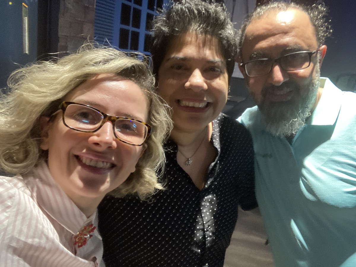 Bir psikiyatristin zihninden okuyabilmek mizahı Farklı bir deneyimdi  benim için . Uzunca zamandan beri bu kadar çok güldüğümü hatırlamıyorum. İzmir sahne performansınız İçin Teşekkürler <a href="/hizlisayar/">Gökben Hızlı Sayar🚀</a>