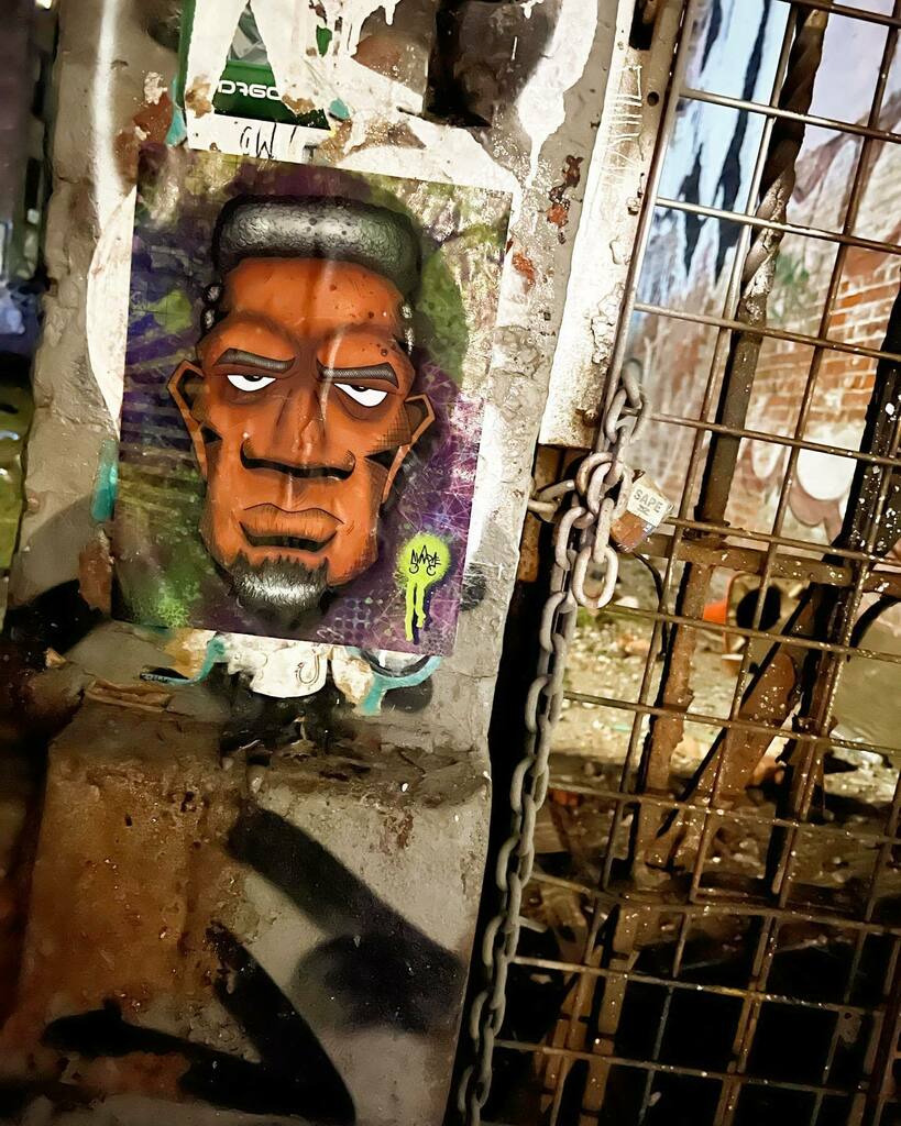 Synapse65's tweet photo. Lower East Side, Manhattan, NYC
#synapse

#wheatpaste #lowereastside #streetartnyc #pasteup #pasteups #urbanart #illustration #art #ink #nyc #nycstreetart #streetart #street #streetphotography #urban #urbanwalls #wall #wallporn #graffitiigers #graffiti #… https://t.co/dsCFZ8c9ZM https://t.co/wZVurAukoy